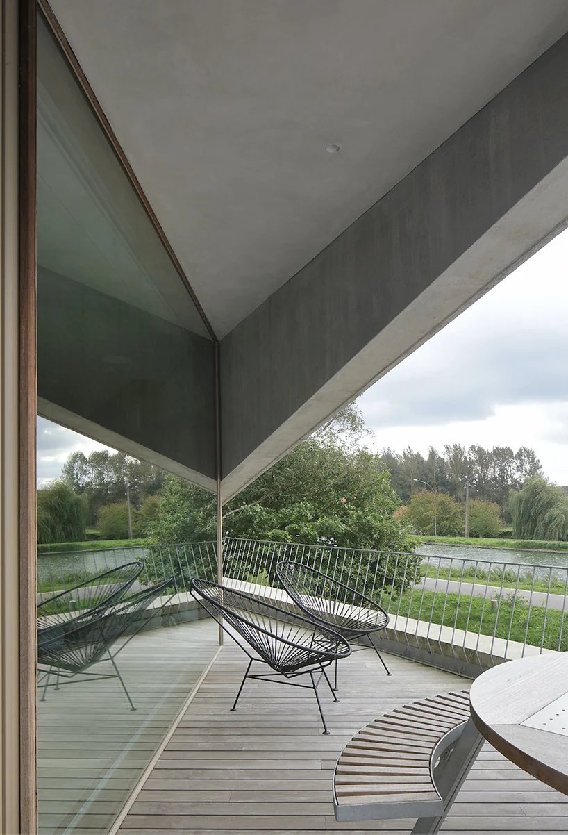 graux & baeyens 建筑事务所在比利时堆叠混凝土楔子形成“N-DP 住宅” graux & baeyens 建筑事务所在比利时堆叠混凝土楔子形成“N-DP 住宅”