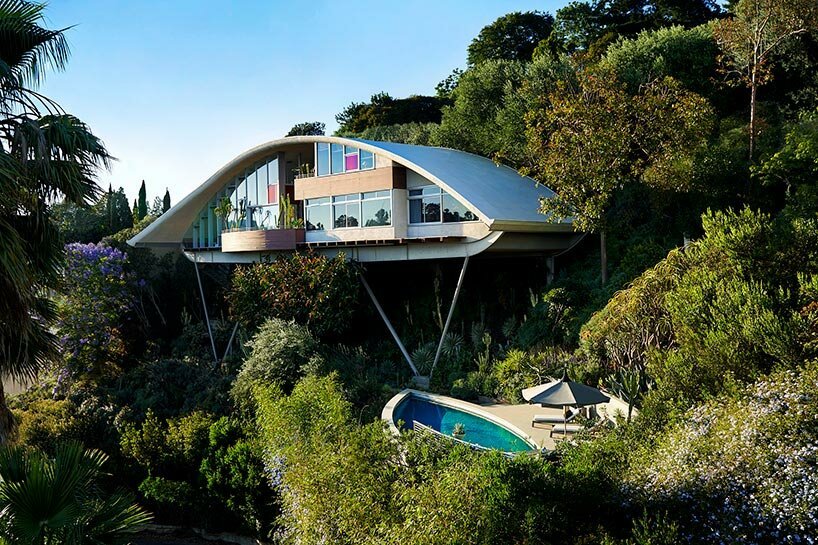 suspended on stilts above los angeles hillside, john lautner