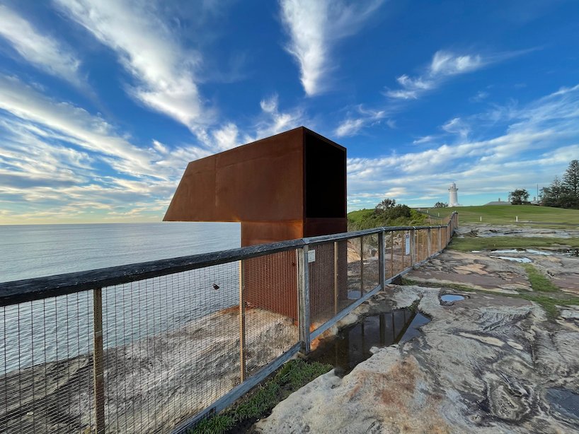 “取景器”是一个类似潜望镜的大型雕塑，反映了下面的海洋