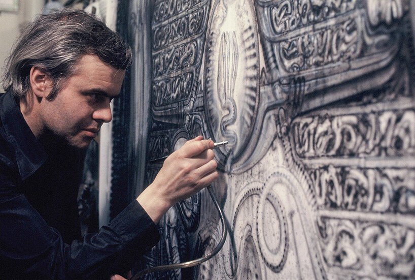 “GIGER SORAYAMA”展览汇集了两位传奇艺术家的“性感机器人”和超现实主义性机器 “GIGER SORAYAMA”展览汇集了两位传奇艺术家的“性感机器人”和超现实主义性机器