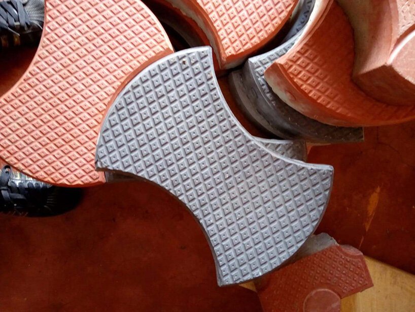 肯尼亚女性的初创公司将塑料回收制成比混凝土更坚固的砖块 肯尼亚女性的初创公司将塑料回收制成比混凝土更坚固的砖块