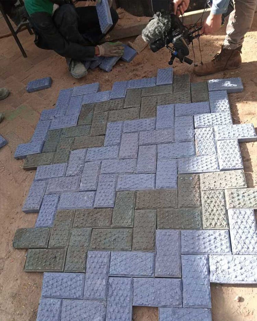 肯尼亚女性的初创公司将塑料回收制成比混凝土更坚固的砖块 肯尼亚女性的初创公司将塑料回收制成比混凝土更坚固的砖块