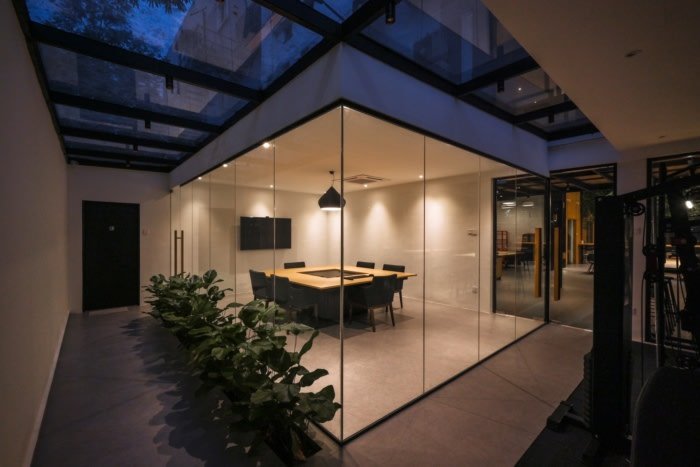 Archiplan 室内设计的 Glow 生产办公室