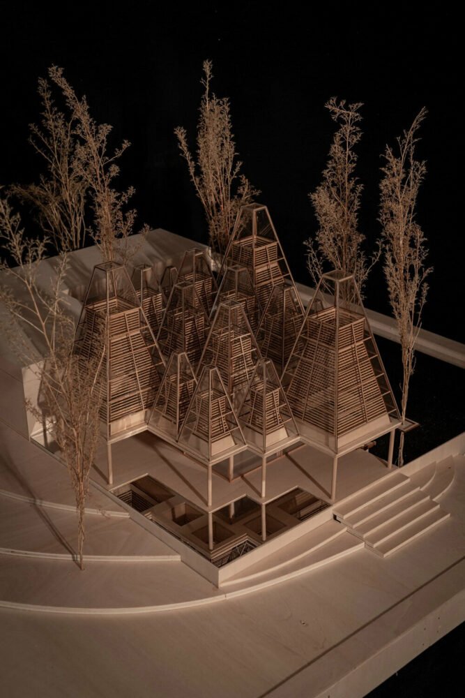 中国水杉林 GOA 餐厅的金字塔形平截头体群居首位