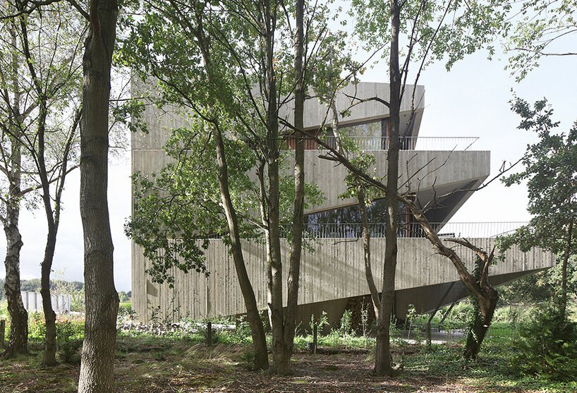 graux & baeyens 建筑事务所在比利时堆叠混凝土楔子形成“N-DP 住宅” graux & baeyens 建筑事务所在比利时堆叠混凝土楔子形成“N-DP 住宅”