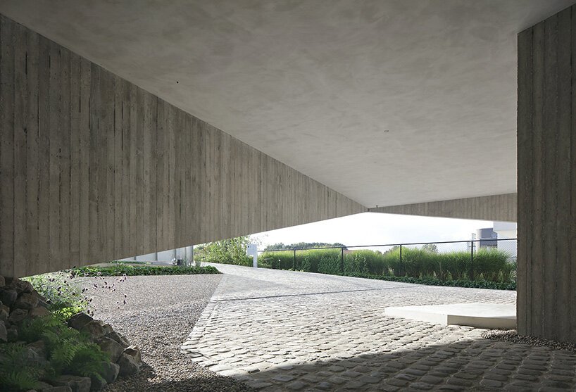 graux & baeyens 建筑事务所在比利时堆叠混凝土楔子形成“N-DP 住宅” graux & baeyens 建筑事务所在比利时堆叠混凝土楔子形成“N-DP 住宅”