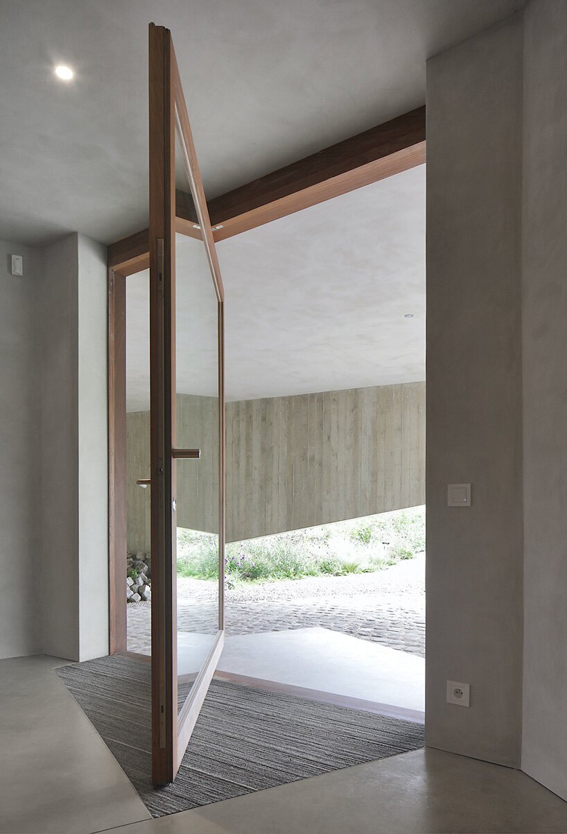 graux & baeyens 建筑事务所在比利时堆叠混凝土楔子形成“N-DP 住宅” graux & baeyens 建筑事务所在比利时堆叠混凝土楔子形成“N-DP 住宅”