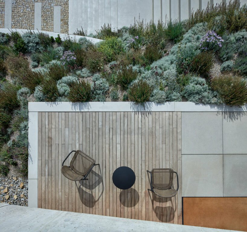 fostering a direct contact with the landscape