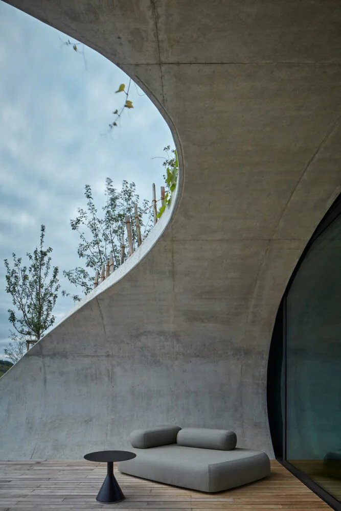 fostering a direct contact with the landscape