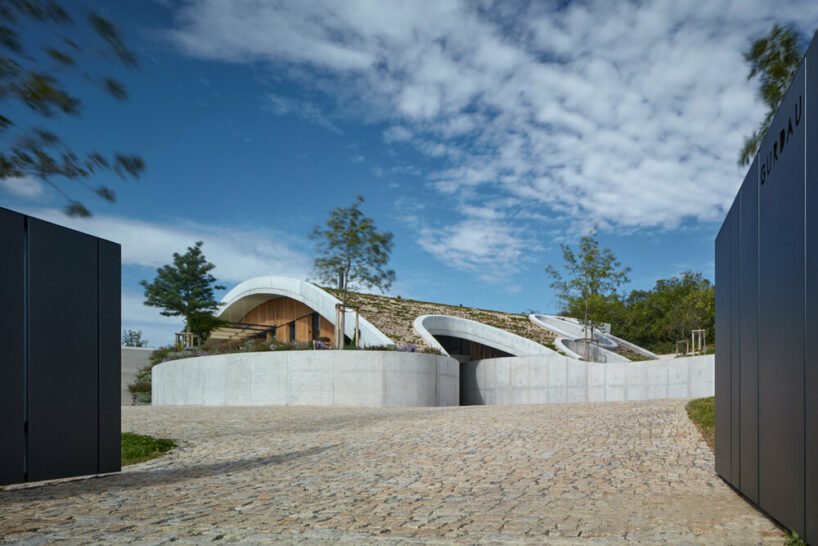 fostering a direct contact with the landscape