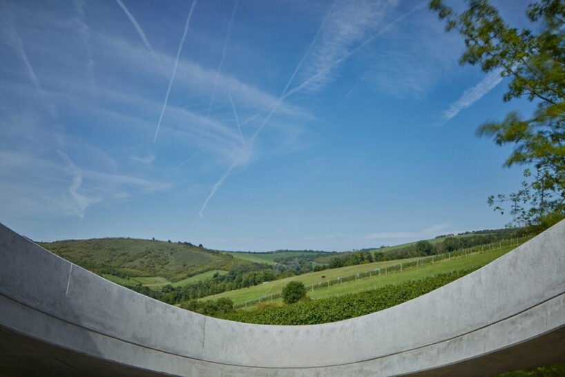 fostering a direct contact with the landscape