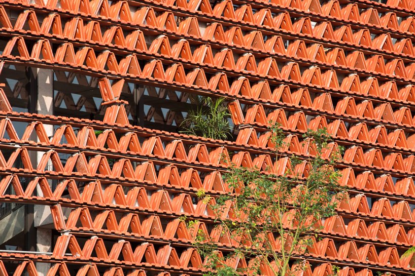 20,000 块瓷砖环绕 H&P 建筑事务所位于越南河内的多功能建筑 20,000 块瓷砖环绕 H&P 建筑事务所位于越南河内的多功能建筑