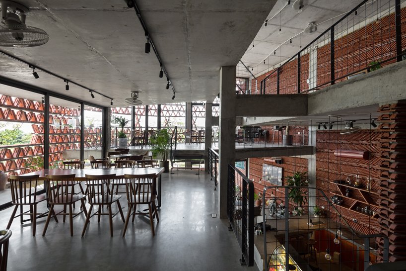 20,000 块瓷砖环绕 H&P 建筑事务所位于越南河内的多功能建筑 20,000 块瓷砖环绕 H&P 建筑事务所位于越南河内的多功能建筑