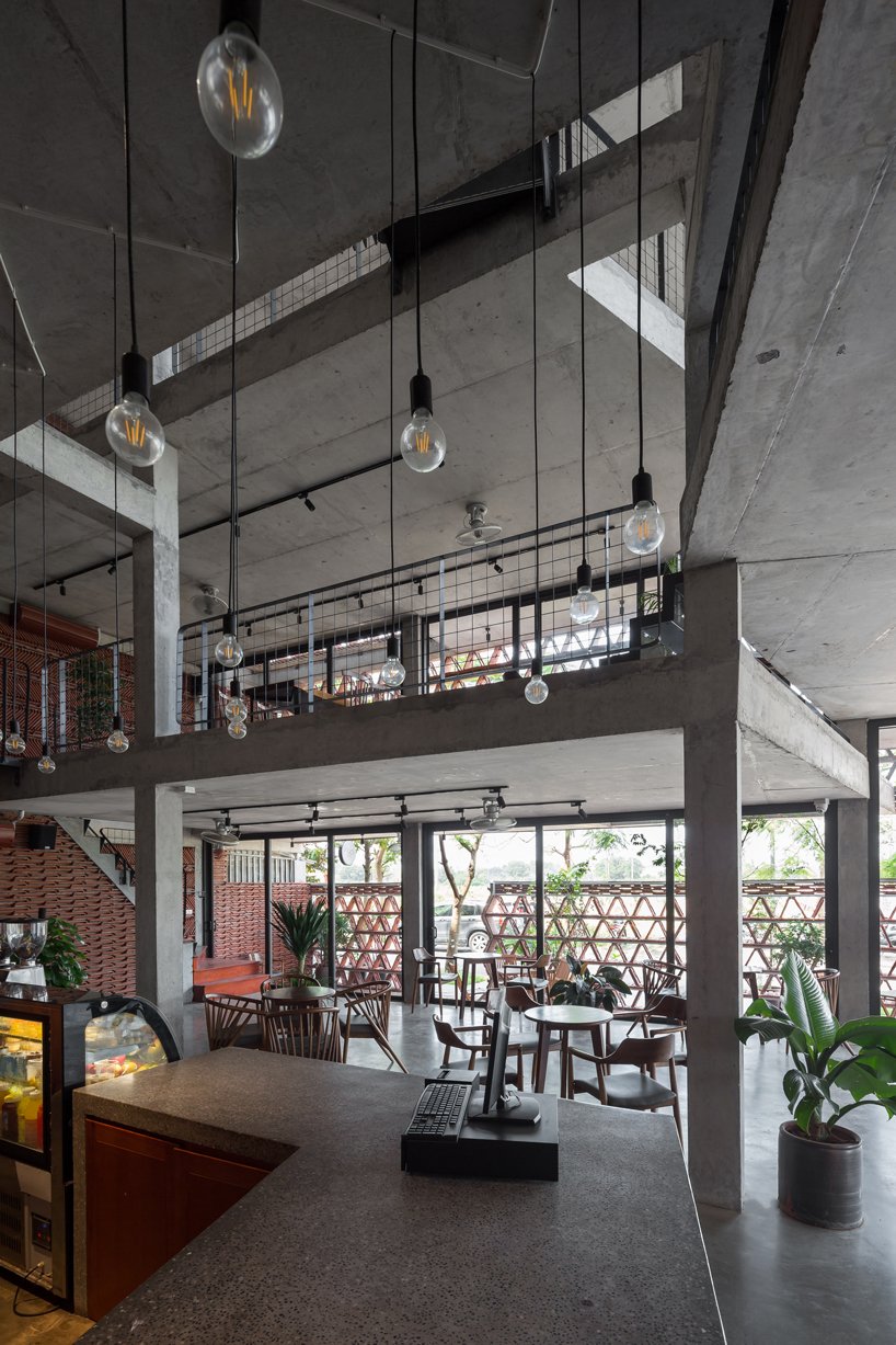 20,000 块瓷砖环绕 H&P 建筑事务所位于越南河内的多功能建筑 20,000 块瓷砖环绕 H&P 建筑事务所位于越南河内的多功能建筑