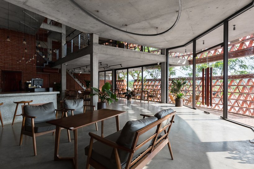 20,000 块瓷砖环绕 H&P 建筑事务所位于越南河内的多功能建筑 20,000 块瓷砖环绕 H&P 建筑事务所位于越南河内的多功能建筑