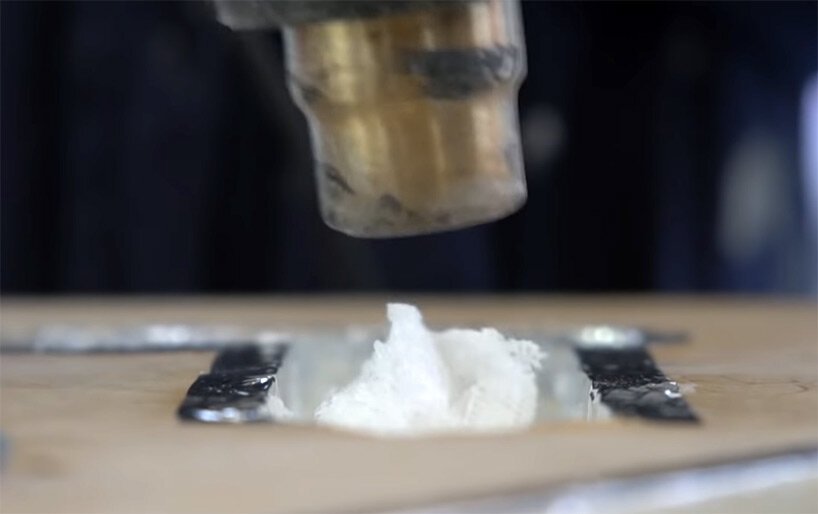 haneul kim 将废弃口罩升级为粪便收集品