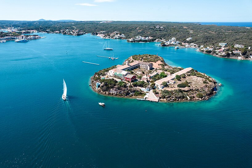 HAUSER & WIRTH 将 18 世纪的海军医院改造成梅诺卡岛的艺术中心 HAUSER & WIRTH 将 18 世纪的海军医院改造成梅诺卡岛的艺术中心