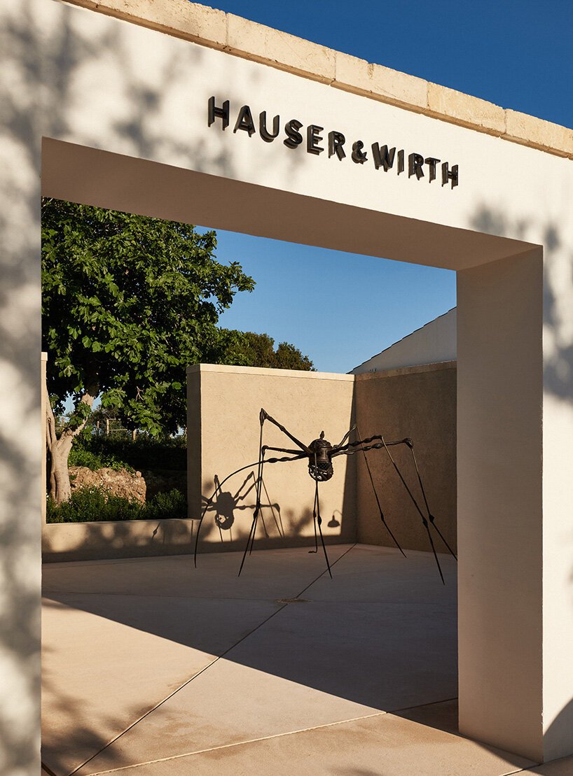 HAUSER & WIRTH 将 18 世纪的海军医院改造成梅诺卡岛的艺术中心 HAUSER & WIRTH 将 18 世纪的海军医院改造成梅诺卡岛的艺术中心