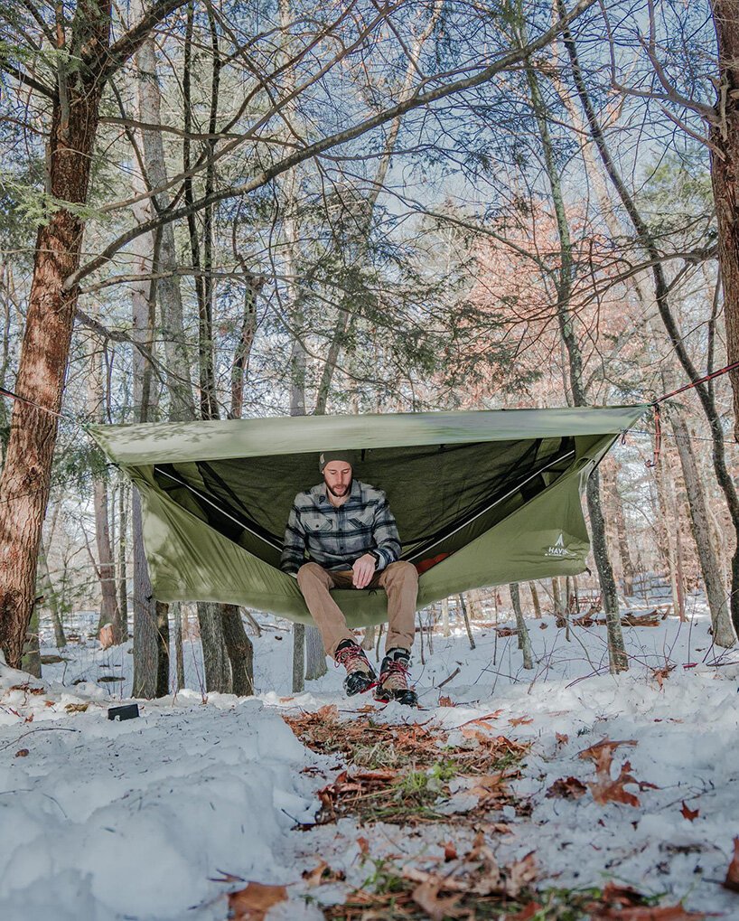 避风港帐篷将吊床和帐篷结合在一起，打造舒适的露营体验