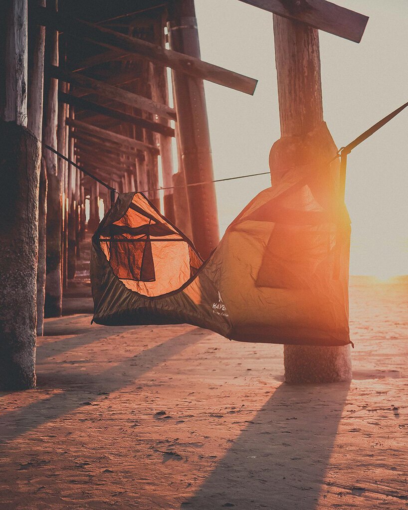 避风港帐篷将吊床和帐篷结合在一起，打造舒适的露营体验