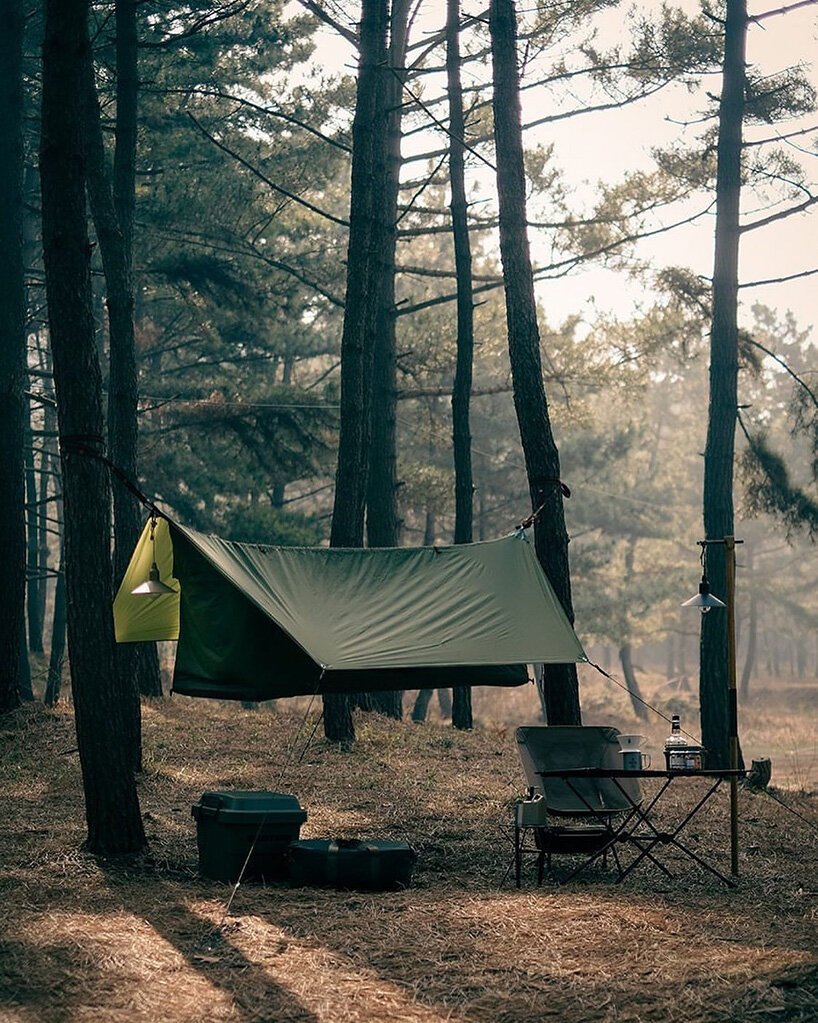 避风港帐篷将吊床和帐篷结合在一起，打造舒适的露营体验