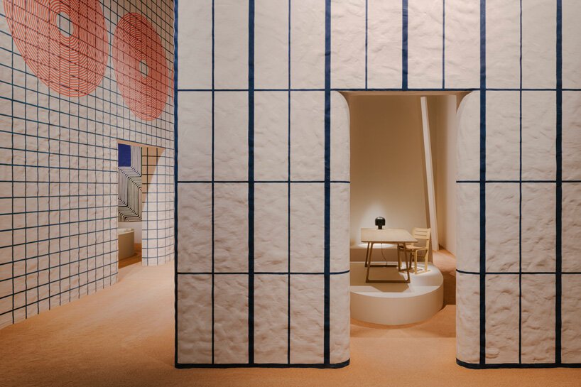 爱马仕 (Hermès) 在包裹着彩色图案的房间内展示全新家居系列