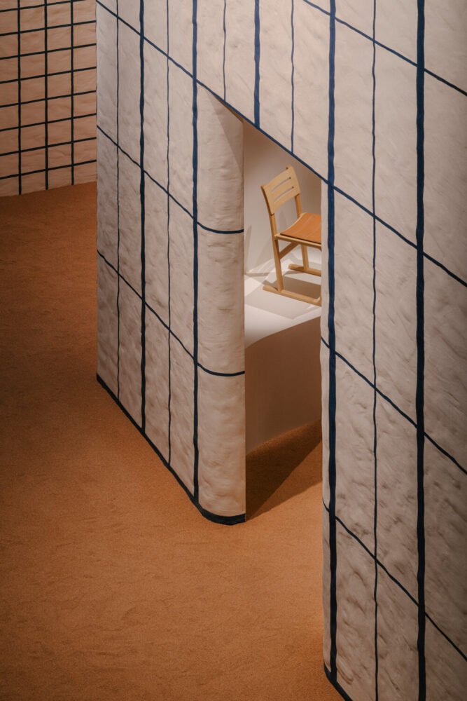 爱马仕 (Hermès) 在包裹着彩色图案的房间内展示全新家居系列