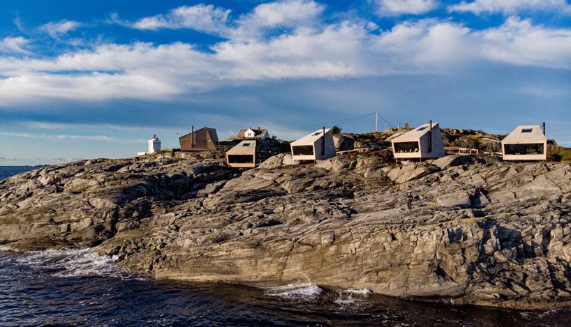 Holon arkitektur 的 flokehyttene 小屋可欣赏挪威海岸的全景 Holon arkitektur 的 flokehyttene 小屋可欣赏挪威海岸的全景
