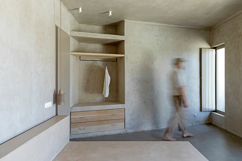 MOLD architects embeds‘homa vagia’retreat into the island landscape of serifos