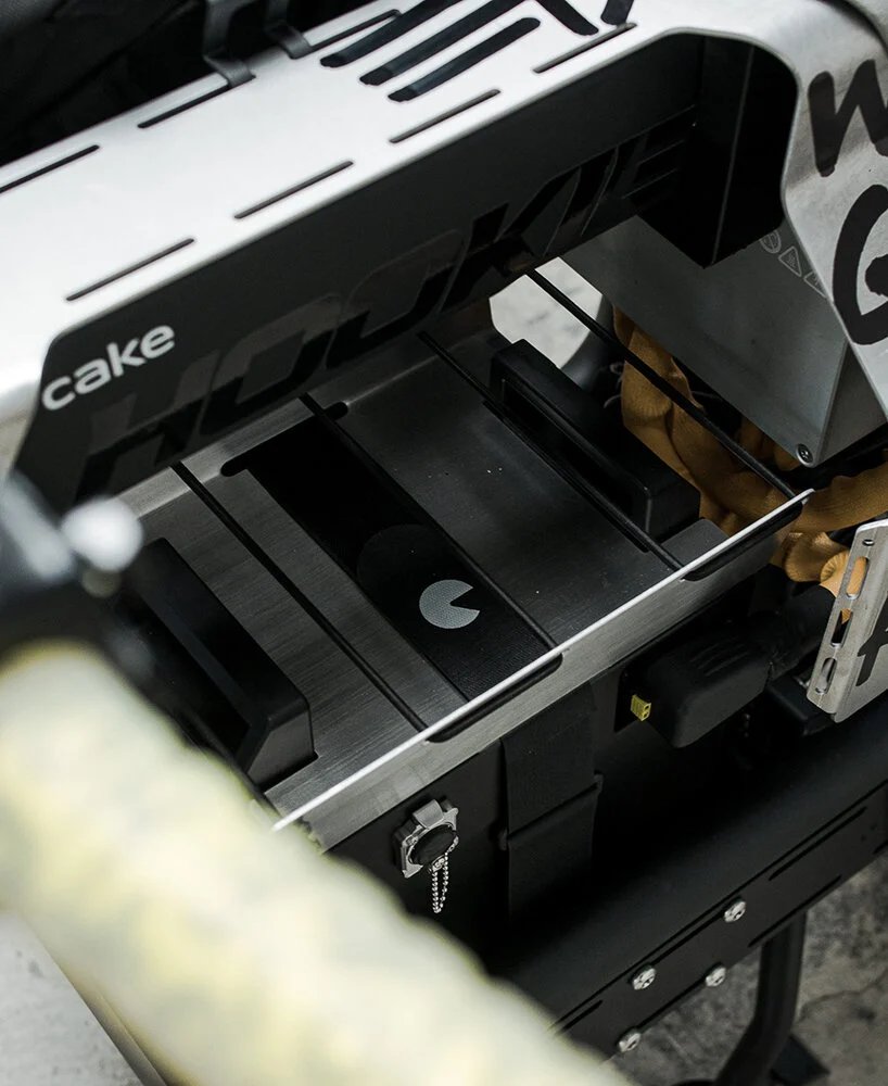 hookie co crafts 定制艺术品，受蚂蚁启发的 CAKE ösa 电动自行车