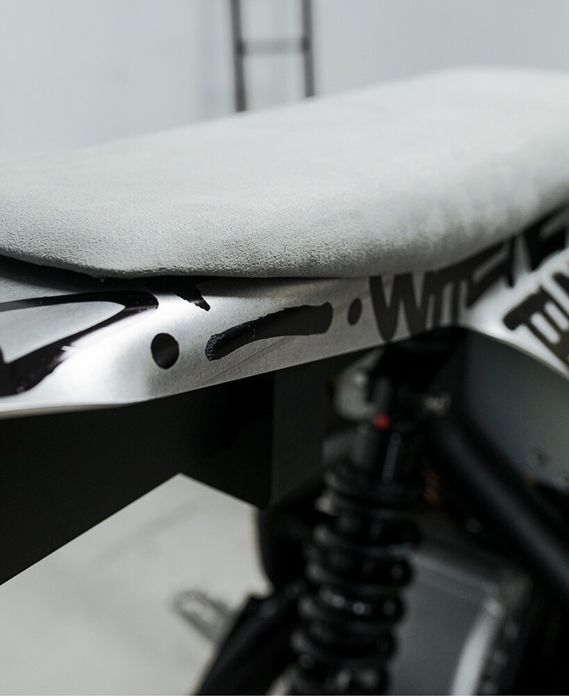 hookie co crafts 定制艺术品，受蚂蚁启发的 CAKE ösa 电动自行车