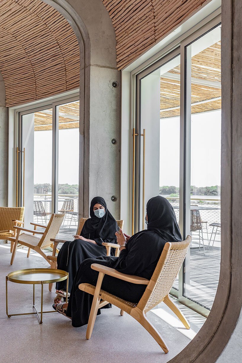 霍普金斯建筑师事务所在阿联酋完成了海龟和野生动物保护区