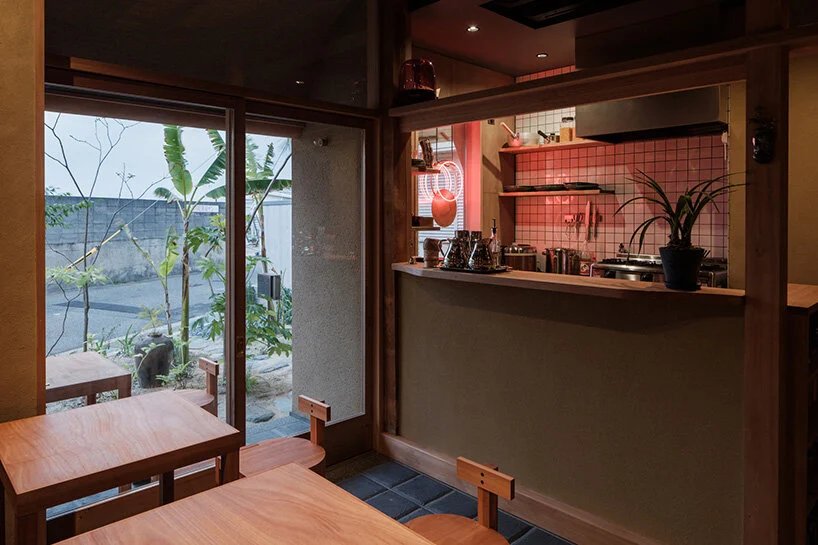 akio isshiki's house evokes tropical design on japan's hayashisaki matsue beach