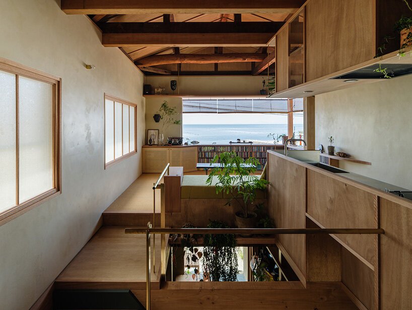 akio isshiki's house evokes tropical design on japan's hayashisaki matsue beach