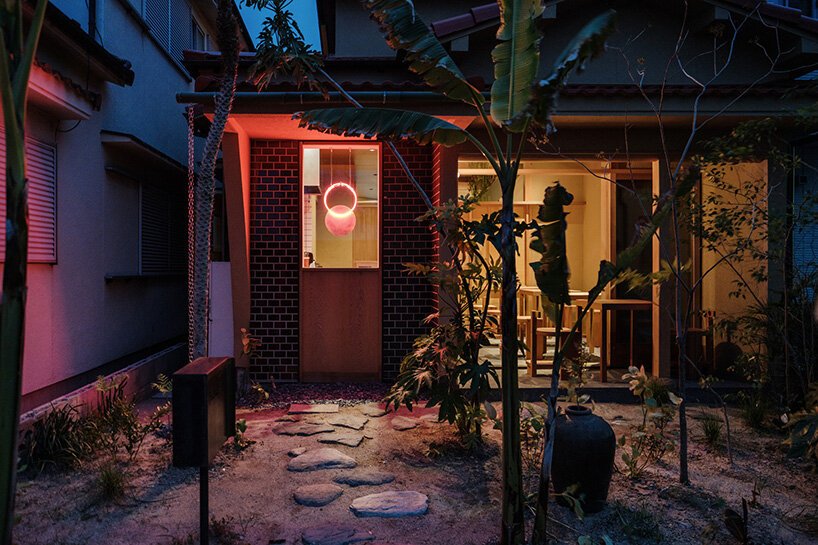 akio isshiki's house evokes tropical design on japan's hayashisaki matsue beach