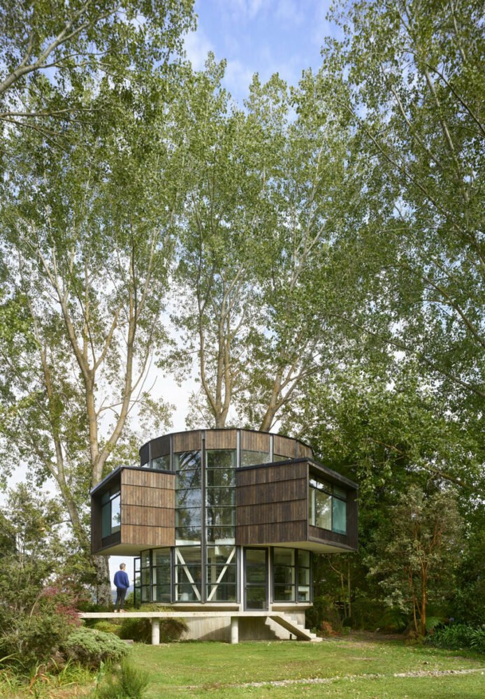 这家位于智利的圆柱形宾馆设有弹出式卧室盒子