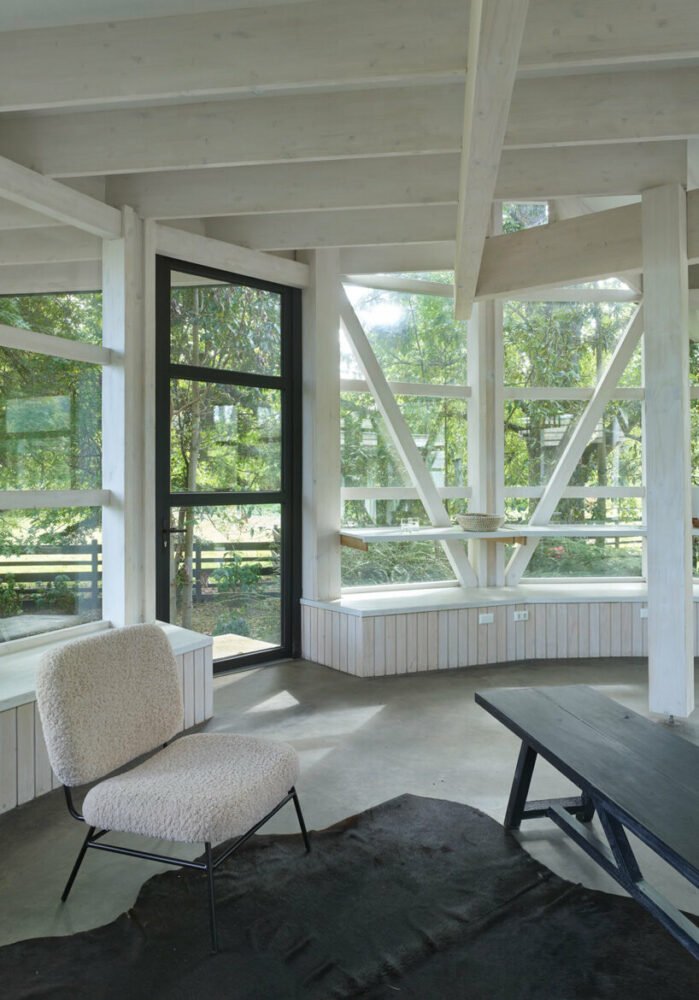 这家位于智利的圆柱形宾馆设有弹出式卧室盒子