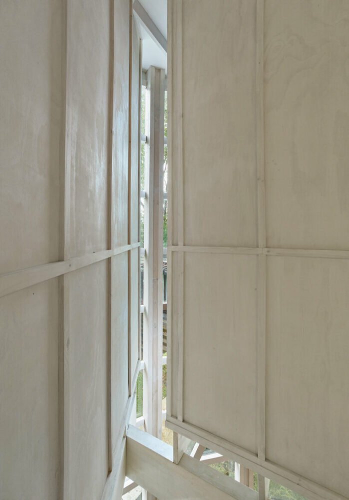 这家位于智利的圆柱形宾馆设有弹出式卧室盒子