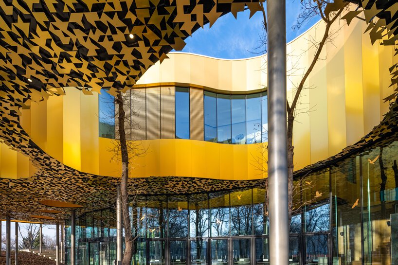 藤本壮介在布达佩斯的“音乐之家”上安装了穿孔屋顶天篷