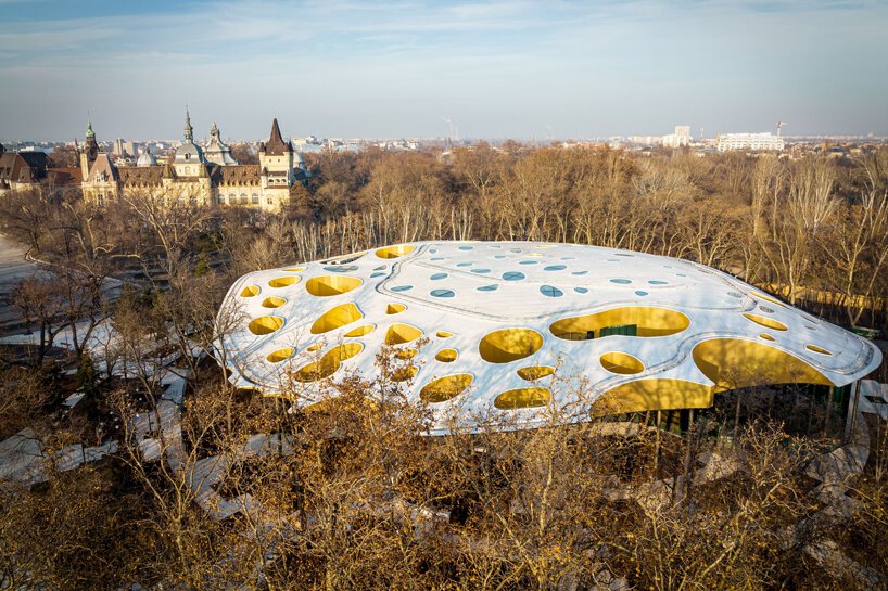 藤本壮介在布达佩斯的“音乐之家”上安装了穿孔屋顶天篷