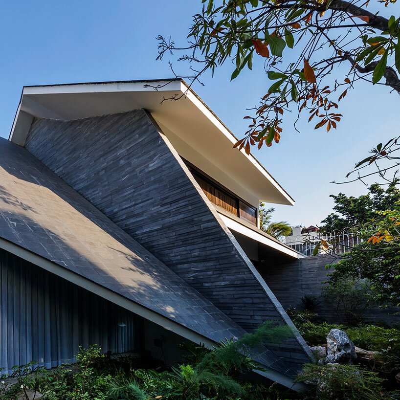23o5studio 的 huy house 是越南的一片绿洲，阳光下有精致的图案