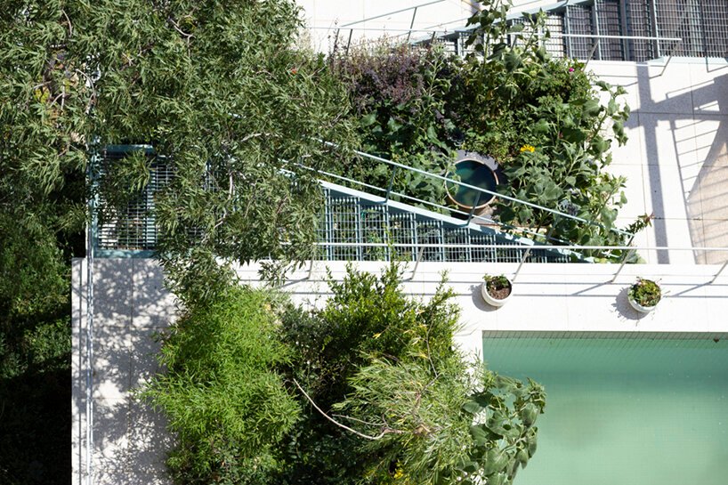 这座位于伊朗乡村的度假屋庆祝缓慢和倾斜的生活