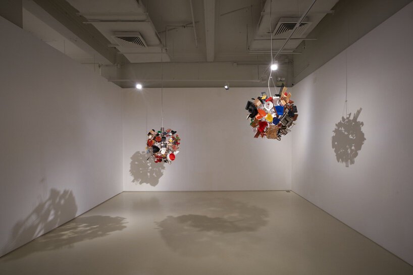 保拉·皮维 (Paola pivi) 讲述她在 Massimo de carlo 创作的羽毛熊脚彩虹的短暂本质 保拉·皮维 (Paola pivi) 讲述她在 Massimo de carlo 创作的羽毛熊脚彩虹的短暂本质