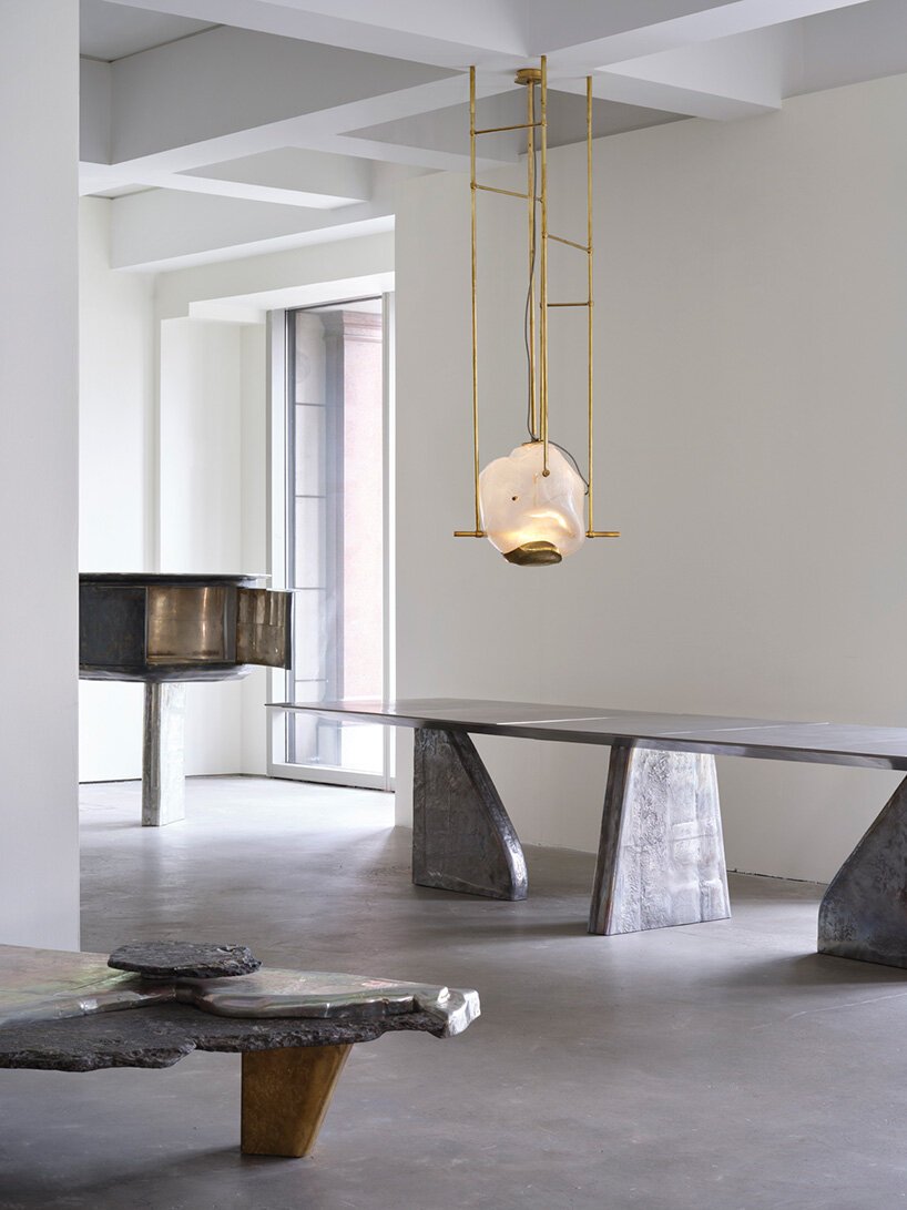 “这就像脸上的皱纹”，vincenzo de cotiis 谈到他对时间流逝的偏爱