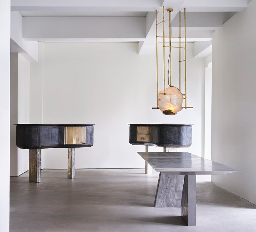 “这就像脸上的皱纹”，vincenzo de cotiis 谈到他对时间流逝的偏爱