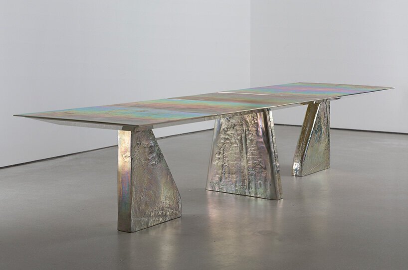 “这就像脸上的皱纹”，vincenzo de cotiis 谈到他对时间流逝的偏爱