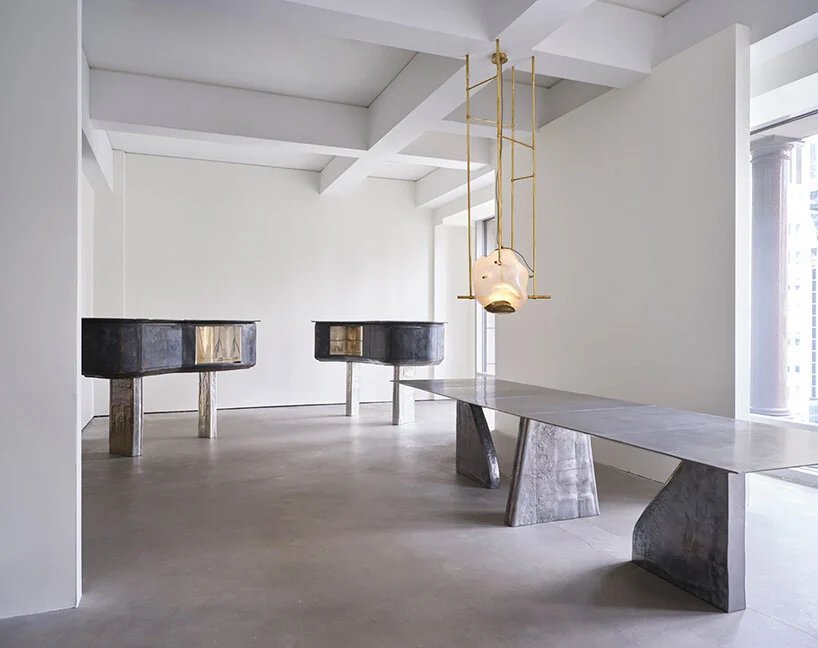 “这就像脸上的皱纹”，vincenzo de cotiis 谈到他对时间流逝的偏爱