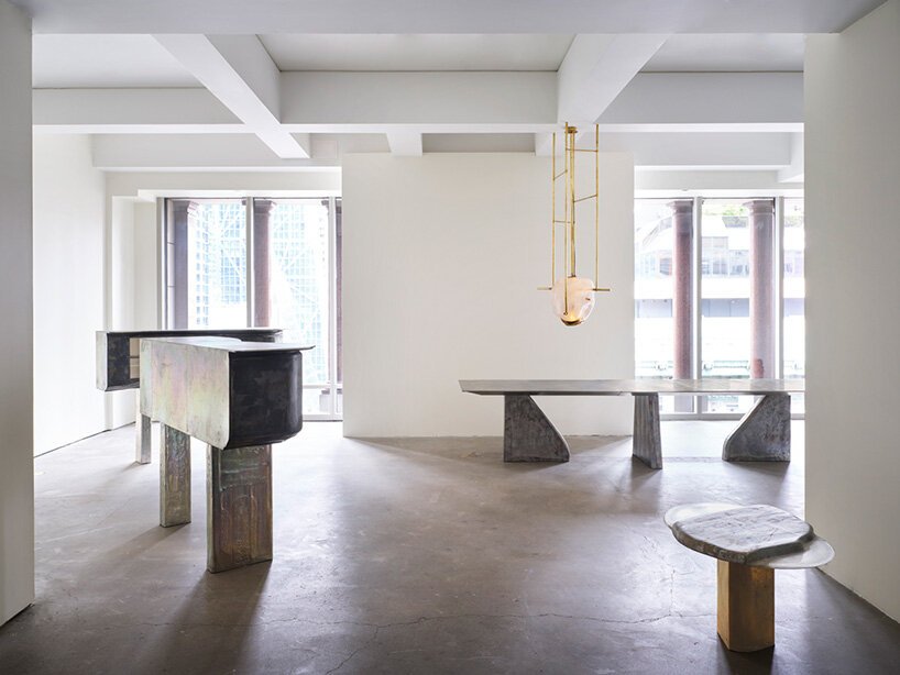 “这就像脸上的皱纹”，vincenzo de cotiis 谈到他对时间流逝的偏爱