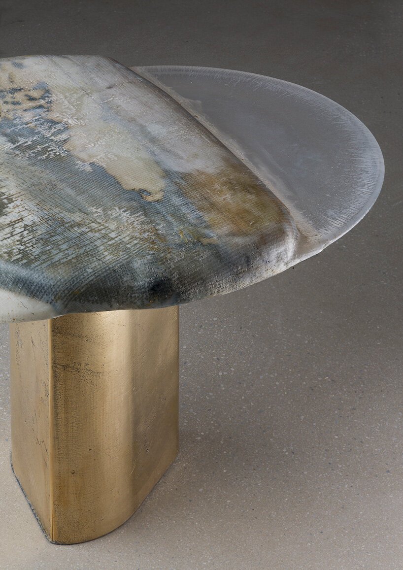 “这就像脸上的皱纹”，vincenzo de cotiis 谈到他对时间流逝的偏爱