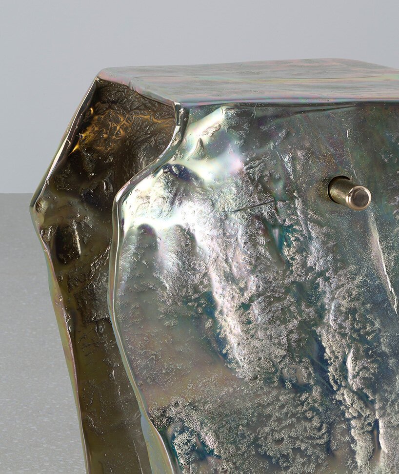 “这就像脸上的皱纹”，vincenzo de cotiis 谈到他对时间流逝的偏爱